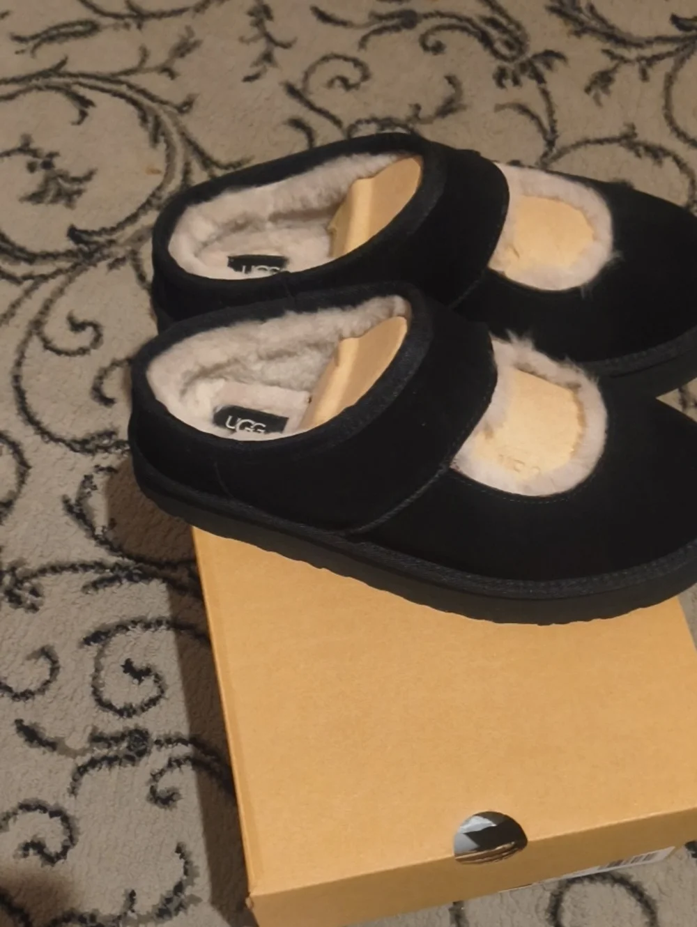 UGG Black Suede Mary Jane with Shearling Lining Ugg Bea Kids Sz 6